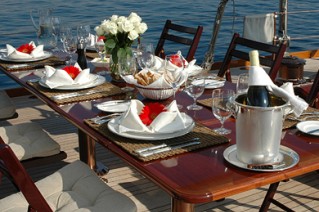 SHAMROCK - Alfresco dining on deck